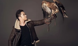 Nhật Tinh Anh bị đại bàng đớp khi tìm cách làm quen với nó.