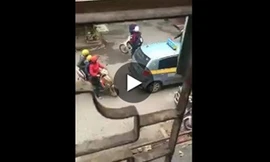 Xôn xao nữ sinh Công đoàn bị bảo vệ tát lệch mặt