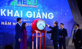 Tiếng trống khai giảng do PGS.TS Trần Văn Thiện – Hiêu trưởng Nhà trường, chính thức đánh dấu năm học mới 2019-2020