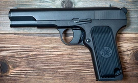 Súng ngắn Tokarev TT-33. Ảnh: RBTH.