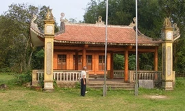 Ngôi đền Cả bên bến sông "ma ám" gây ám ảnh nhiều người.