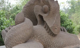 Tượng rồng đá (xà thần) ở đền Thái sư Lê Văn Thịnh, Bắc Ninh - Ảnh: Đỗ Nguyễn