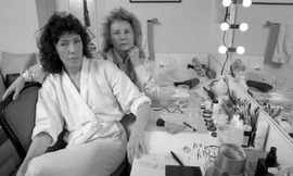 2 nữ diễn viên hài của Hollywood bất ngờ cưới nhau