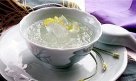 Để thu lãi cao, chủ hàng độn cả mủ trôm để giả làm yến chưng.