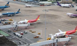 Vietnam Airlines đang bị cạnh tranh quyết liệt bởi đối thủ tư nhân Vietjet. Ảnh: Thanh Bình