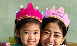Mai Phương ôm chặt, mừng sinh nhật con gái 5 tuổi ở bệnh viện