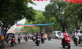 Các phố Hàng Khay - Đinh Tiên Hoàng - Lê Thái Tổ quanh hồ Hoàn Kiếm, cũng là phố đi bộ Hà Nội đang có giá đất dẫn đầu thủ đô. Ảnh: Nguyễn Lê.