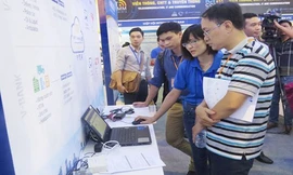 Bỏ nhiều điều kiện kinh doanh trên mạng Internet. Ảnh minh họa: Vân Ly