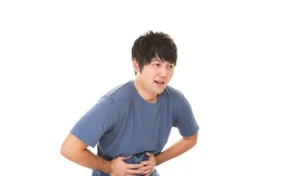 Người viêm đại tràng khổ sở với các triệu chứng hành hạ
