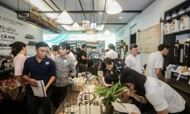 Lễ ra mắt chính thức hệ thống cửa hàng Trung Nguyên E-Coffee thu hút sự tham gia đông đảo người đam mê kinh doanh với ngành cà phê