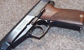 Cận cảnh khẩu súng ngắn tinh xảo và cực bền của Đức