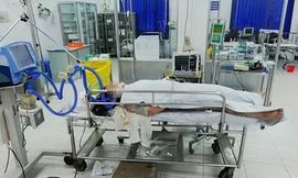 Nạn nhân được cấp cứu trong tình trạng nguy kịch (Ảnh: NLĐ)