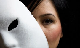 Đi khách sạn với người yêu cũ lại còn đòi tự tử