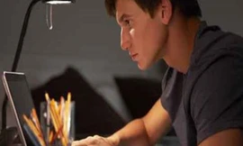 Dùng internet quá nhiều khiến thiếu niên bị cao huyết áp