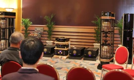 Mục kích bộ loa nặng 1,6 tấn tại Hà Nội