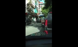 Xế hộp bị xe buýt đẩy lùi, cả phố tắc nghẽn 45 phút