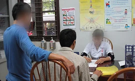 Bệnh nhân tâm thần được làm hồ sơ bệnh án trước khi điều trị nội trú Ảnh Ngọc Dung