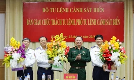 Thượng tướng Phạm Ngọc Minh và Trung tướng Nguyễn Quang Đạm, Thiếu tướng Phan Thanh Minh, Thiếu tướng Nguyễn Văn Sơn. Ảnh Canhsatbien.vn