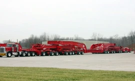 Xe kéo siêu dài 'nắn nót' qua ngã tư