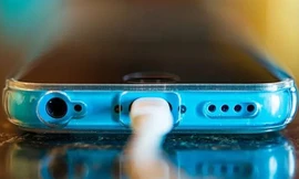 Tất cả chúng ta đang sạc điện thoại sai cách: Thảo nào pin điện thoại nhanh 'chai'