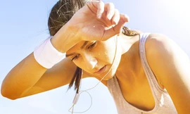 4 phiền toái mùa hè làm bạn đổ bệnh