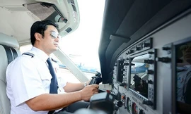 Áp lực tập luyện, công việc và duy trì sức khỏe nên không phải ai cũng kiên trì được giấc mơ bay, dù để đạt được nó, họ đã phải chi những khoản tiền khổng lồ. Ảnh: Tuấn Mark.