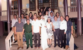 Trần Huyền Nhung về với bà con dân tộc Ê ĐÊ Sông Hinh