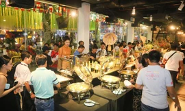 Tiệc Buffet với lựa chọn ẩm thực phong phú sẽ là trải nghiệm thú vị cho khách tham quan cũng như khán giả Chương trình Hoa hậu Việt Nam 2018