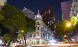 Vị trí vàng của Grand Hotel Sài Gòn, nằm ở mặt tiền đường Đồng Khởi và Ngô Đức Kế