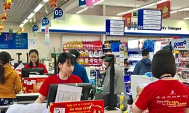 Ngày Quốc khánh 2-9, khi đến mua sắm tại hệ thống siêu thị Coopmart và đại siêu thị Co.opXtra trong cả nước, khách hàng mặc áo cờ đỏ sao vàng sẽ được nhận phần quà giá trị cao.
