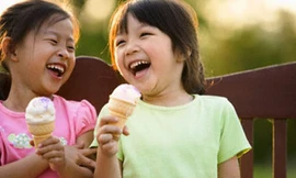 Chỉ cho trẻ trên 4 tuổi ăn kem, dưới 1 tuổi tuyệt đối không nên ăn kem- ẢNh minh hoạ