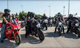 Cận cảnh 'Thánh lễ Đỏ' của dân chơi Ducati