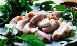 Lòng luộc là món nhắm ưa thích của đấng mày râu