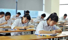 Ôn thi lớp 10 chuyên: “Con mệt mỏi lắm rồi mẹ ơi”