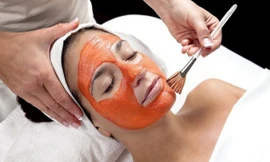 Trị mụn và dưỡng da siêu đẹp bằng quả hồng chín