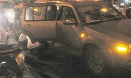 Cướp chặn ôtô, đâm thủng lốp để ngăn truy đuổi 