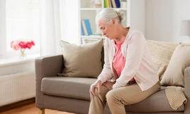 Đau nhức xương khớp mùa mưa lạnh: Chủ quan dễ gây tàn phế!