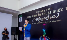 Ông Palmas Nguyen (Chủ tịch của Hiệp hội IBM (International Brotherhood of Magicians) và IMS (International Magicians Society) tại Việt Nam
