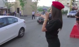 Những nữ CSGT Lebanon được trang bị bộ đồng phục khá gợi cảm khi làm nhiệm vụ ngoài đường