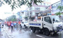 Các đại biểu tham gia diễu hành tuyên truyền phòng, chống tác hại của thuốc lá hưởng ứng Ngày Thế giới không thuốc lá 31/5 tại Thị xã Phổ Yên, Thái Nguyên. 