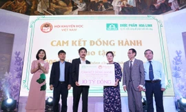 Công ty Dược phẩm Hoa Linh cam kết, trong 10 năm tới, chương trình học bổng Dạ hương dự kiến sẽ trao 2.000 suất học bổng cho các nữ sinh, với tổng trị giá 10 tỷ đồng.