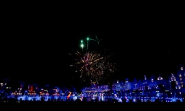 Rực rỡ sắc màu Carnival trên sông trình diễn tại Vinpearl Land Nam Hội An 