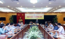 Thứ trưởng Bộ Khoa học và Công nghệ Phạm Công Tạc chủ trì buổi họp báo thường kỳ.