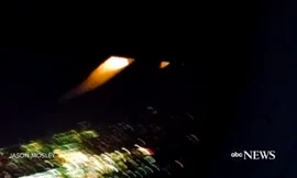 Động cơ tóe lửa, máy bay Mỹ chở gần 140 người hạ cánh khẩn