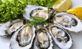 Hàu chứa lượng kẽm cao, gấp hàng trăm lần so với các loại thịt, cá và ngũ cốc chứa kẽm khác. Ảnh: EatingWell