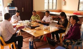 Đoàn kiểm tra làm việc tại cơ sở sản xuất bánh trung thu