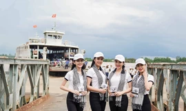 Hoa hậu Giáng My: 'Phải là người thông tuệ mới chọn sách đi tặng mọi người'