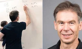 Giáo sư Bruce Johnson vừa bế con cho sinh viên vừa hăng say giảng bài