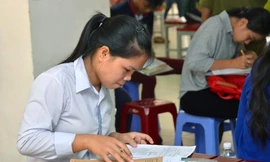 Học sinh nộp hồ sơ nhập học tại ĐH Sư phạm TP.HCM. Ảnh: Tấn Thạnh/Người Lao Động.