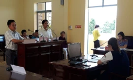 Đại diện nguyên đơn và bị đơn tại TAND huyện Châu Đức. Ảnh: X.Hoa